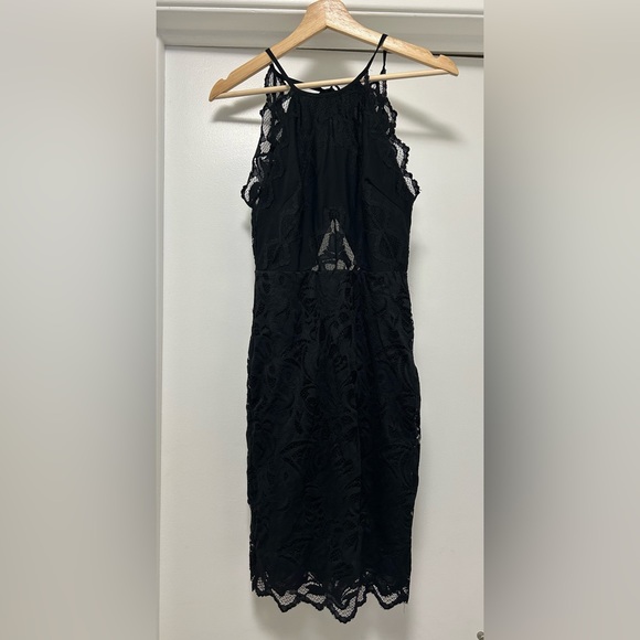 Open Back black lace dress size 4 - Picture 2 of 4